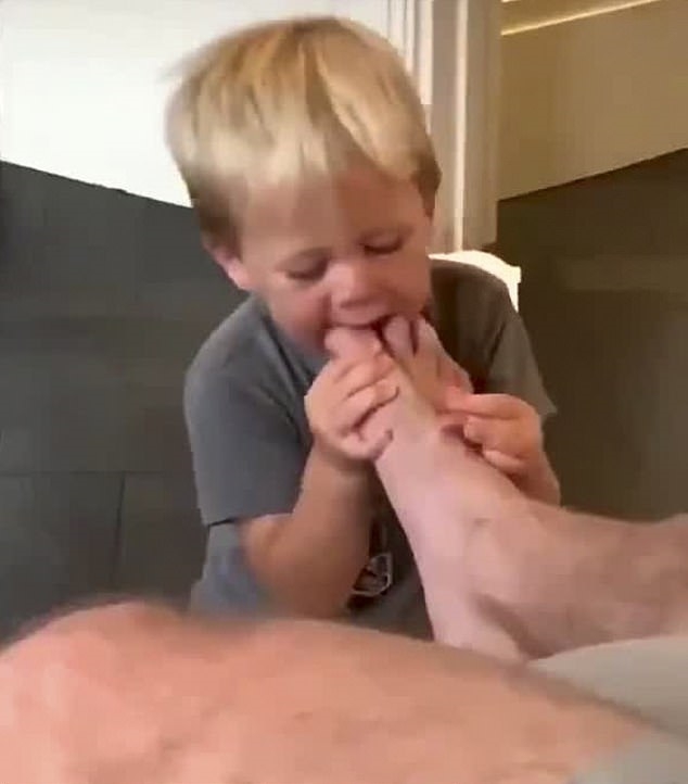 男星任由儿子吸吮自己的脚趾7分钟，拍成视频惹来网友声讨