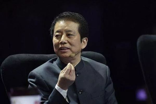 导演界有比张艺谋地位还高的吗,比张艺谋更老牌的导演有谁