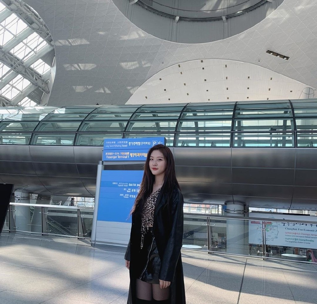 张子枫运动服金马晚宴,张子枫穿糖果色运动装