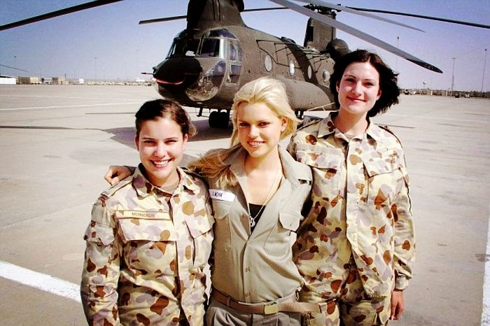 印度男子闯入美军营地宿舍,印度男子闯入美国女兵营房