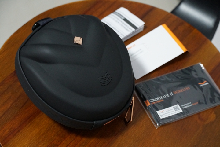 美国头戴式蓝牙耳机,可戴头盔的头戴式蓝牙耳机