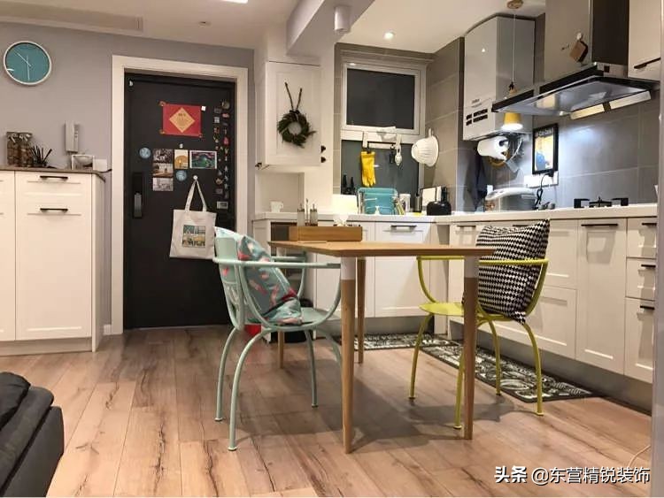 餐厨一体设计让空间显得很宽敞,餐厨客厅一体设计效果图