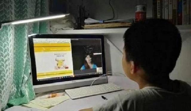 楼上邻居总蹭网，小伙改掉wifi密码，隔天门上的纸条令他感动不已