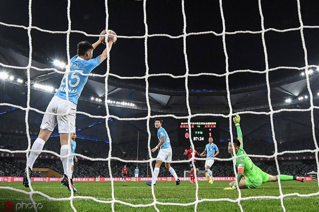 缩小防守面积过程中的手球,主动扩大防守范围手球