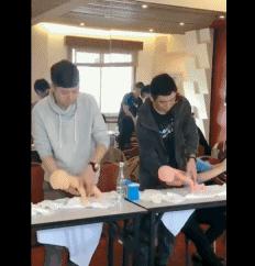 女孩因长得太像爸爸而崩溃大哭,女儿被说长得像男孩