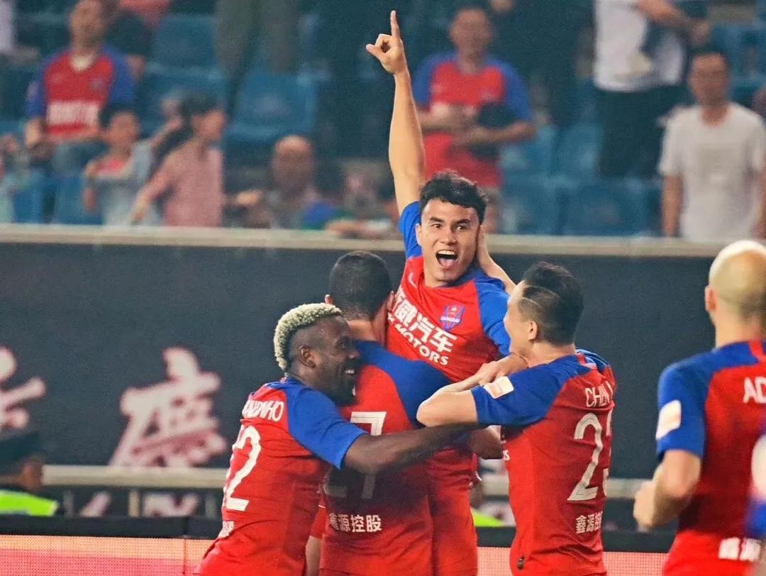 仅3成球迷支持重庆队“苟活”！承认吧，我们爱的不是足球本身