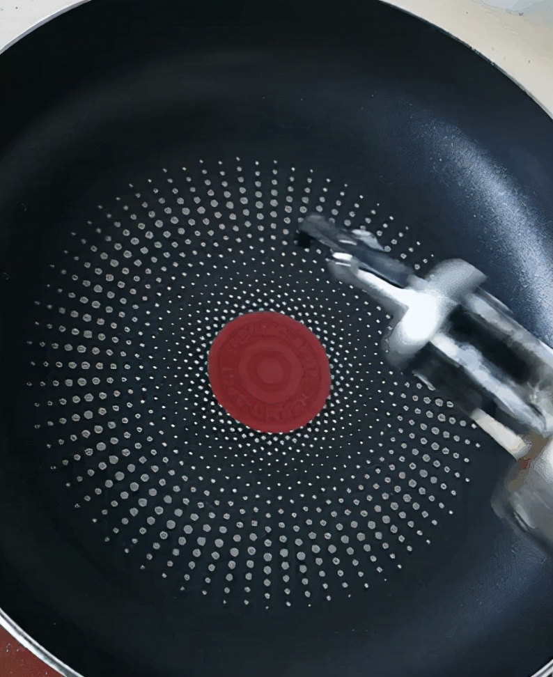 清除苏泊尔平底锅锅底发黑妙招,苏泊尔平底不粘锅煎锅需要开锅吗