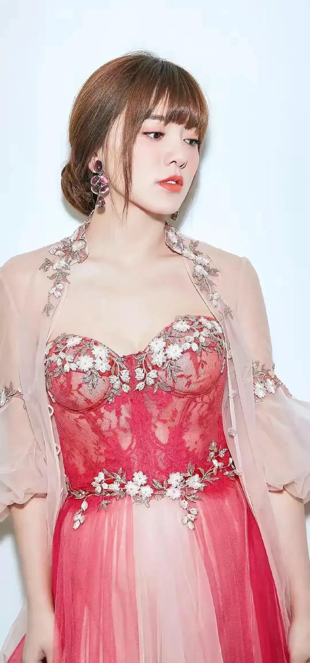 阿兰九眼天珠和李连杰的九眼天珠,最牛的富婆