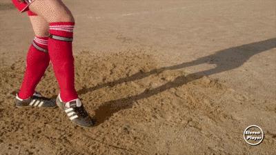 小学生足球颠球只用一只脚教程,足球颠球零基础开始怎么训练