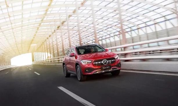 入门即豪华试驾奔驰全新gla200,新款奔驰gla200车型试驾视频
