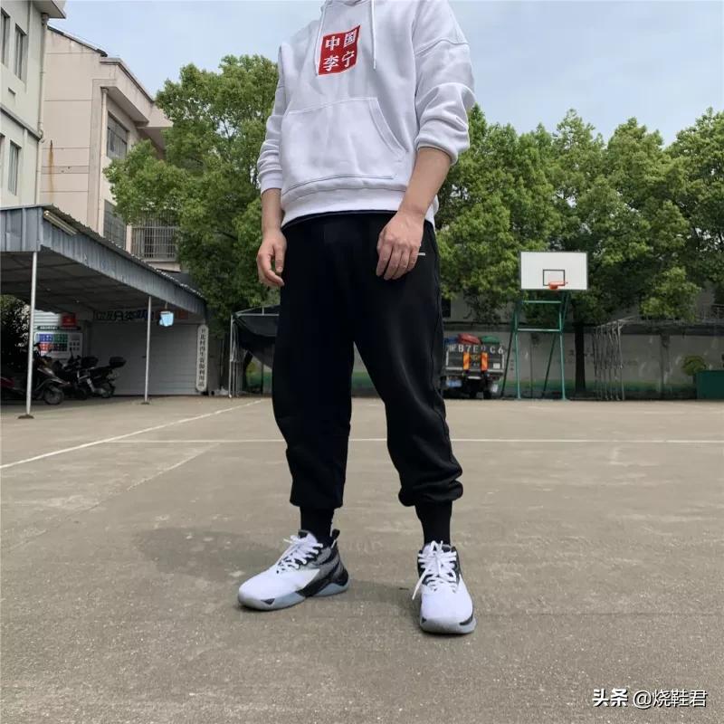 有可能是今年国产佳作之一，甚至可以去掉国产。匹克闪电2020简测