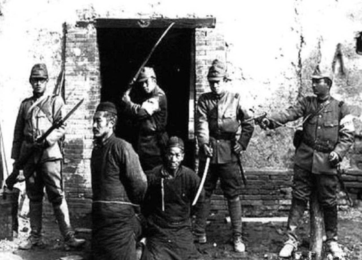 日军惨无人道的剧情,日军士兵被摔死