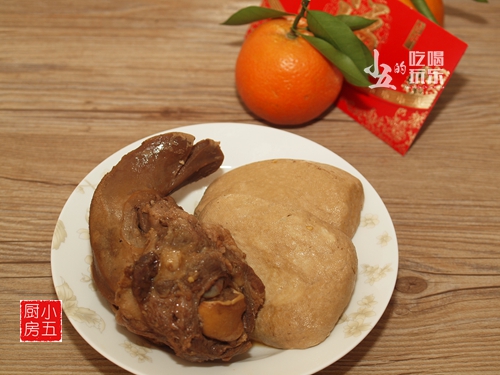 60岁做餐饮生意老板,60年秘制卤味