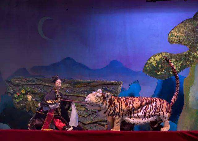 宁死不屈的战斗诗人，闻一多杂文：让良善者振奋，邪恶者丧胆