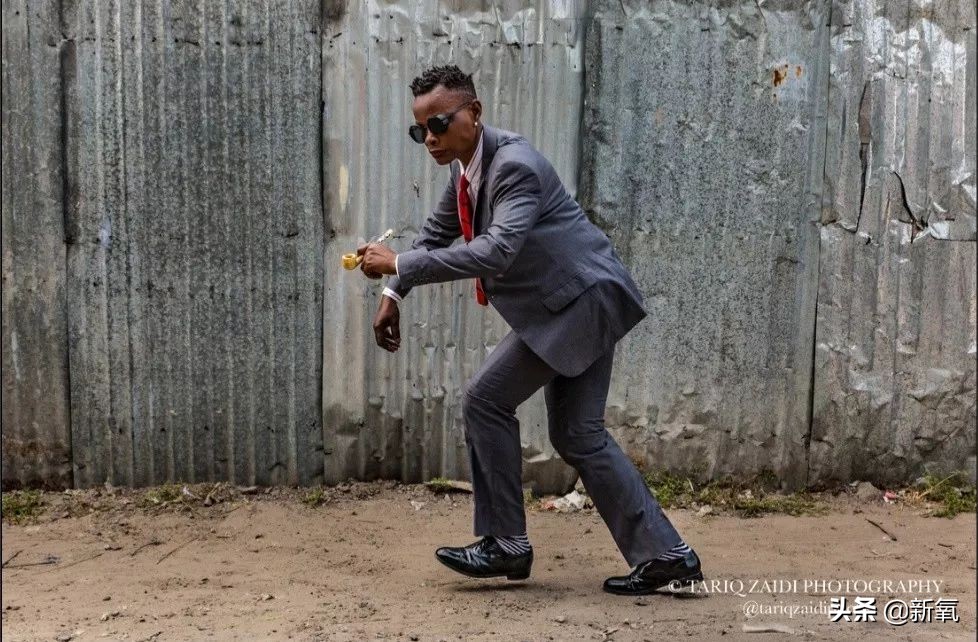 捡垃圾也要穿名牌,非洲贫民窟绅士精致起来有多野?