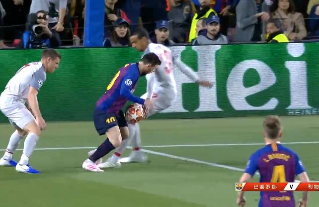 巴萨罚点球,巴萨遭裁判争论结果被快发任意球