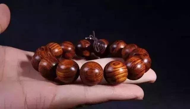最好的小叶紫檀手串价格,金丝楠木沉香海黄小叶紫檀