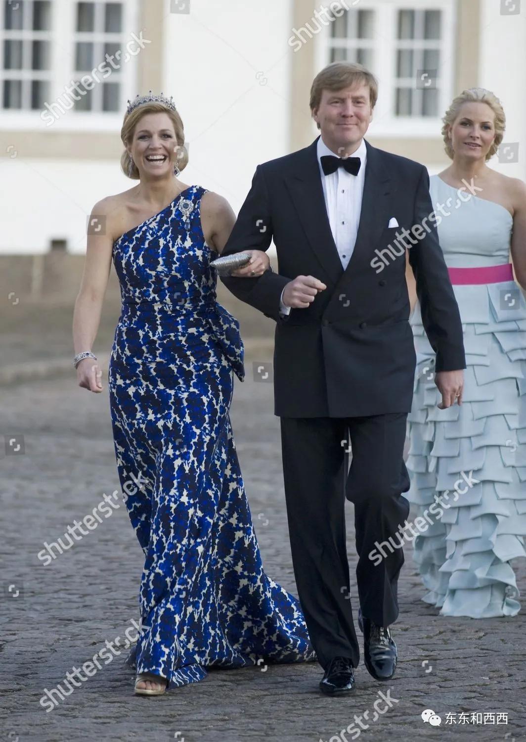 盘点英国女王戴过的王冠,英国女王和凯特戴同样的珠宝