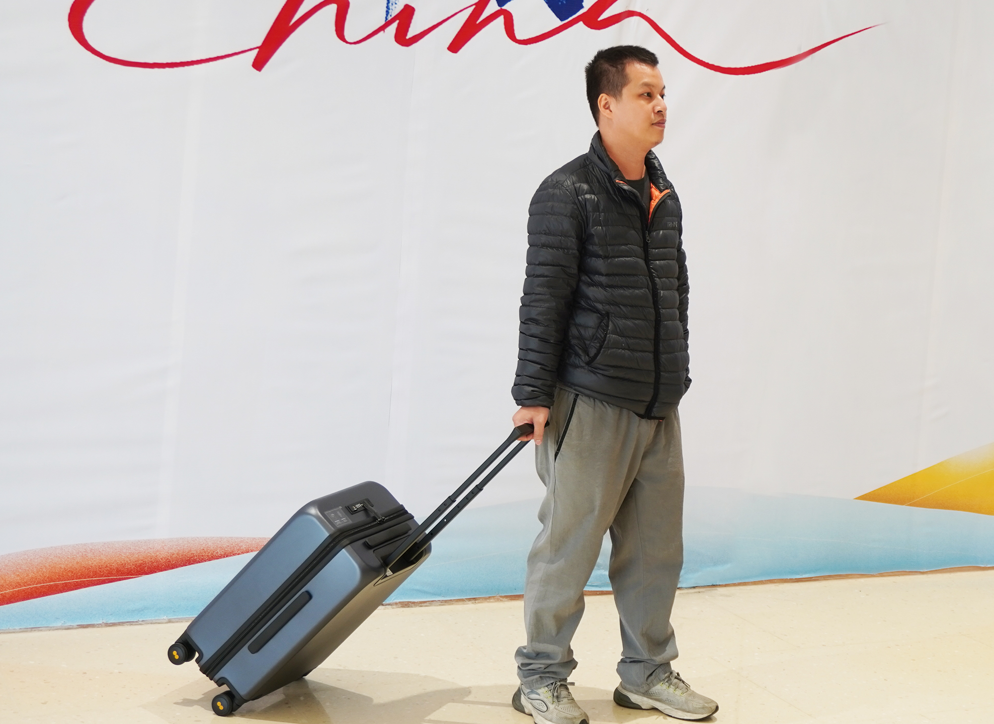 出差旅行行李箱怎么选，地平线8号拉杆箱颜值高又实用