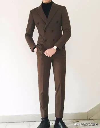男士黑色西装搭配什么颜色打底衫,男士休闲西装外套怎么穿搭配好看