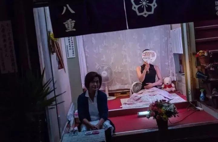 *拍偷**的照片带你看看日本*灯区红**