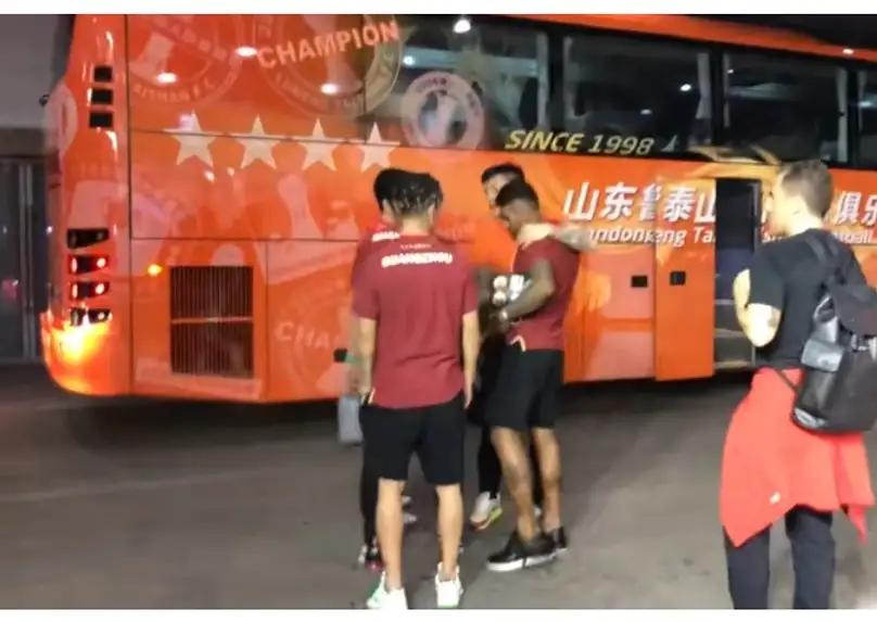 保利尼奥进球精彩瞬间,保利尼奥庆祝进球视频