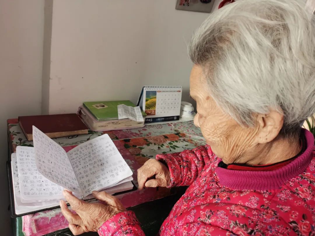 大家评价下，韩奶奶自己网购的唐装好看不