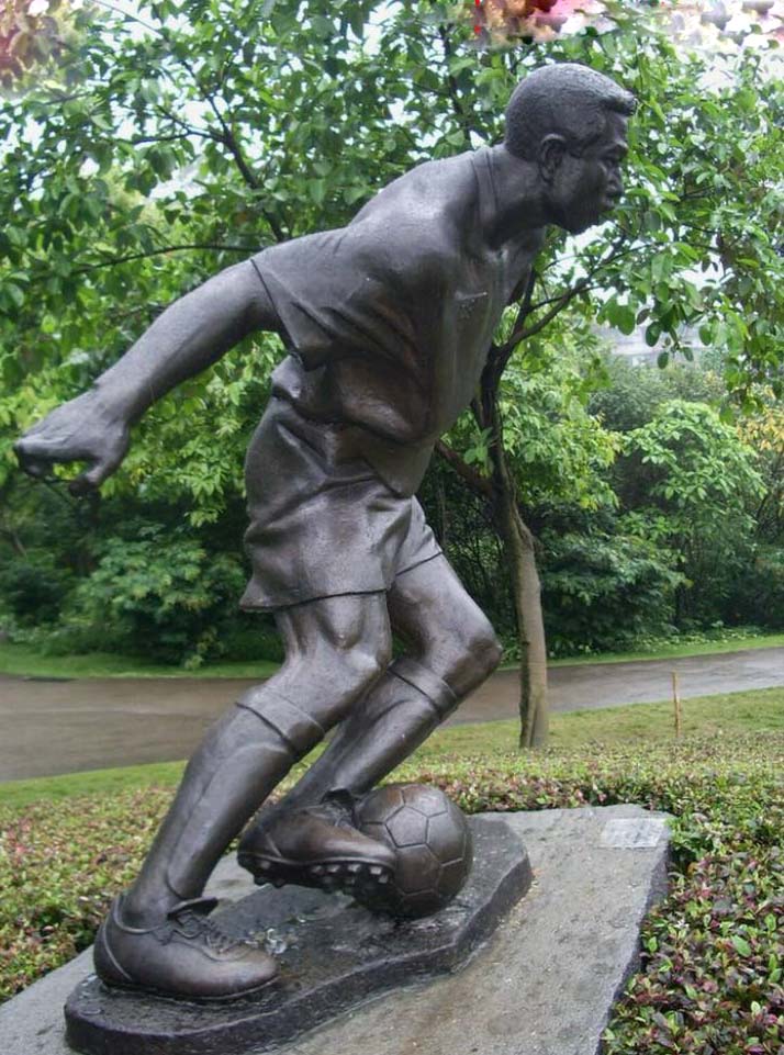 踢足球的好处有哪些,踢足球的好处和危害