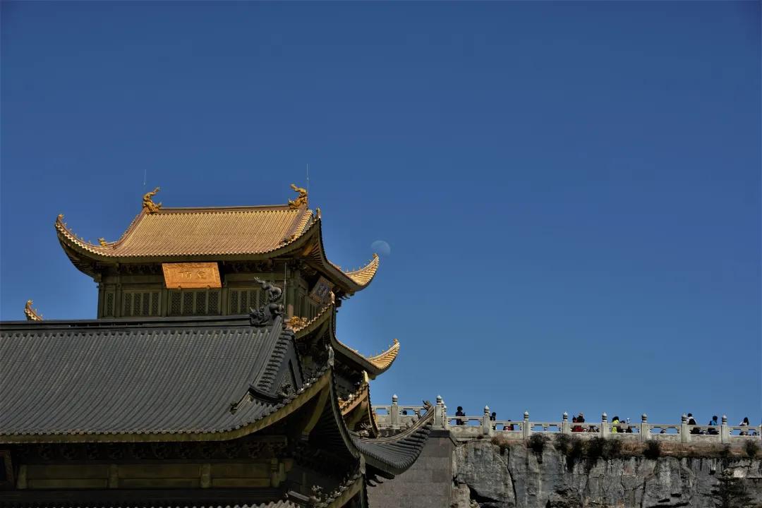 峨眉山金顶日月同辉高清大图,峨眉山日出云海彩虹风景