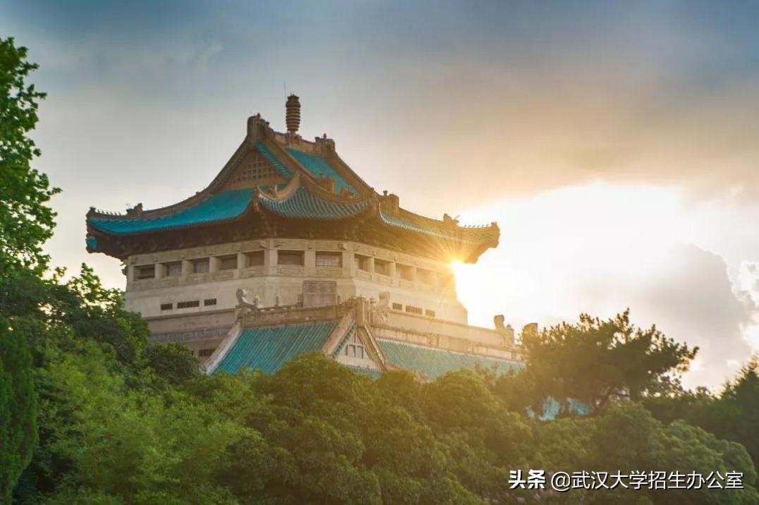 中国最美大学：坐拥26栋“全国重点*物文**保护单位”，走出上百位院士！