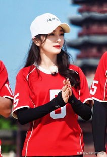 迪丽热巴杨颖踢足球,女明星杨颖排第几名