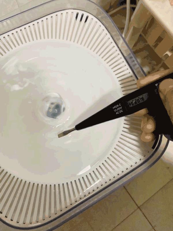 小佩宠物饮水机漏水,小佩饮水机漏电对宠物有害吗