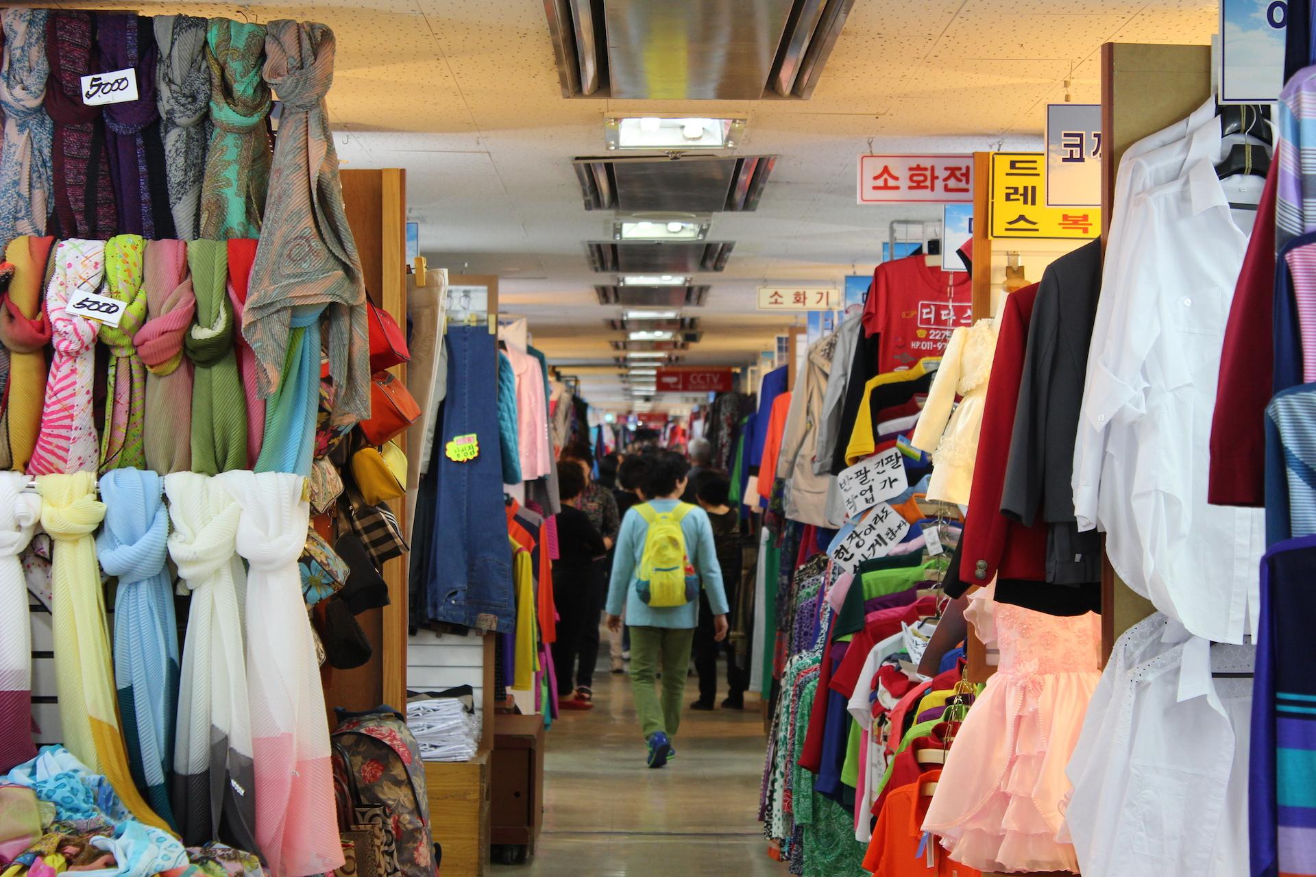 韩国明星来到中国安检,出境安检员