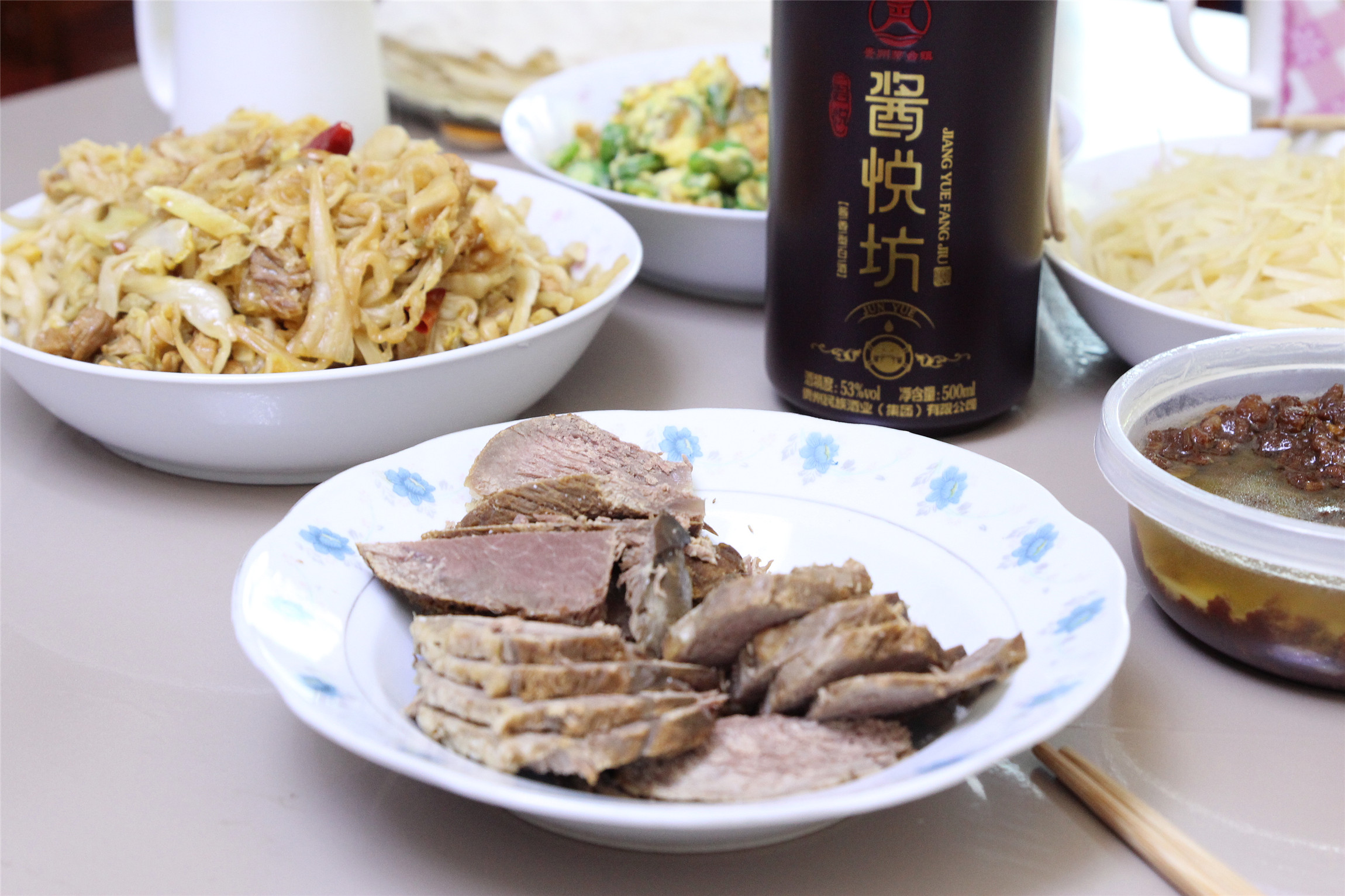 茅台酱悦坊酱香酒哪个好,媲美飞天茅台的几款酱酒