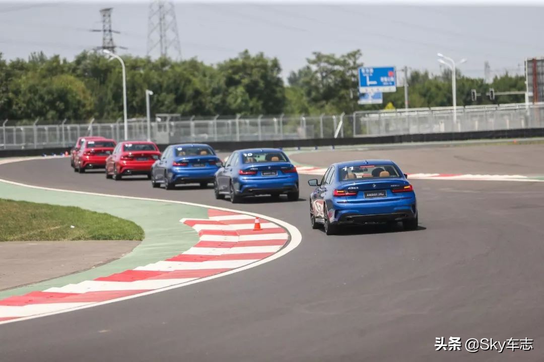 宝马新3系赛道体验+长途试驾之后，建议你千万不要轻易入手