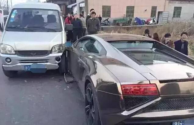 一代神车五菱宏光s,一代神车五菱宏光