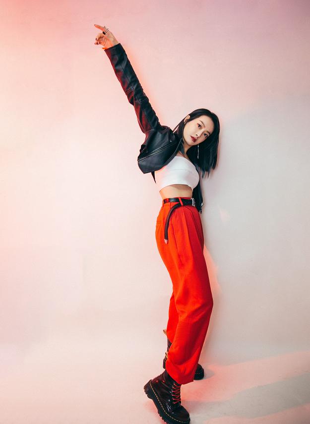 宋茜穿露脐上衣秀好身材,盘点宋茜在红毯上的各种时尚穿搭