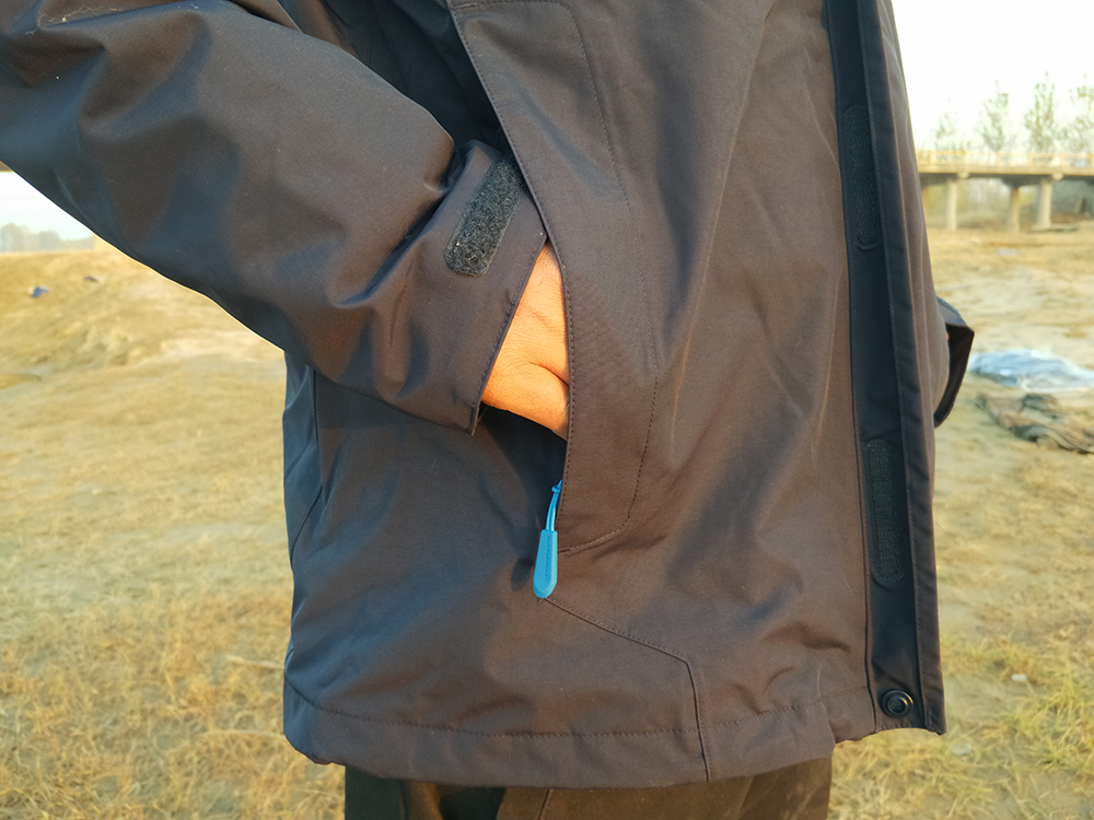 狼爪三合一冲锋衣测评对比,狼爪冲锋衣和jeep冲锋衣哪个好