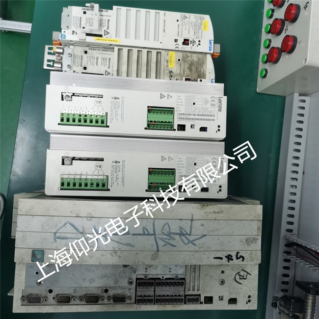 伦茨伺服控制器故障,伦茨伺服驱动器故障灯闪烁