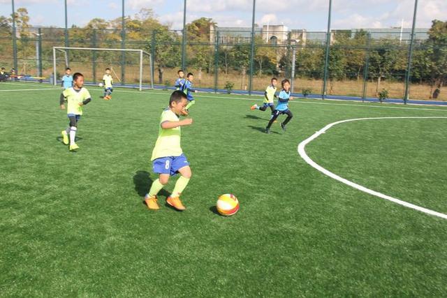 为梦想而努力青少年足球活动昆明,昆明少年足球训练营