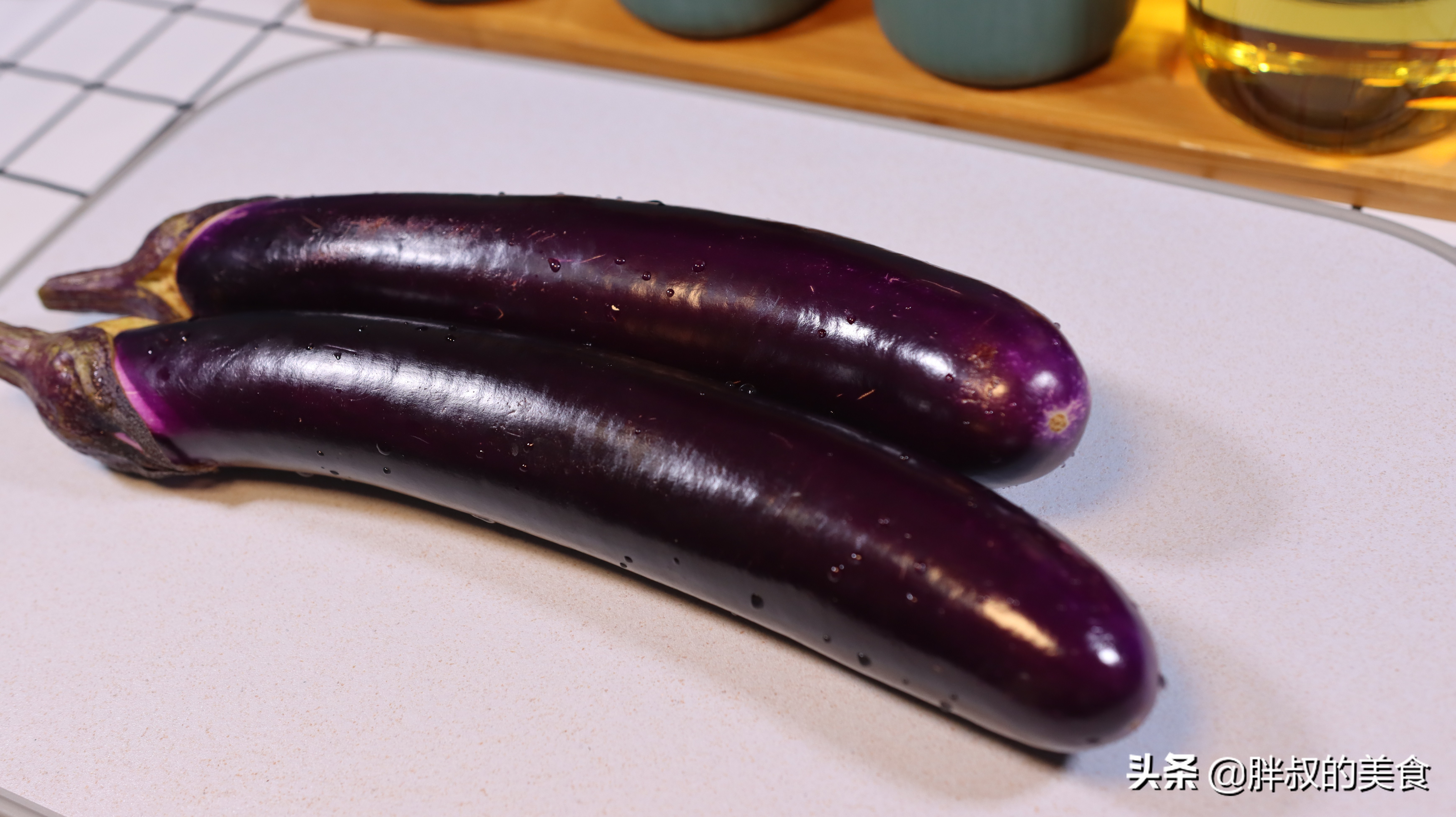 茄子烧土豆不用油炸怎么做才好吃 (油炸茄子怎么炸又酥又脆红烧茄子)