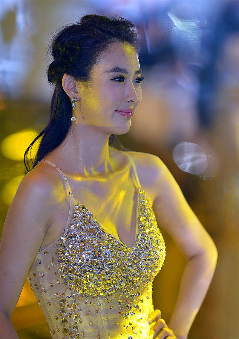 车模翟凌2018北京车展,中国第一车模翟凌复出