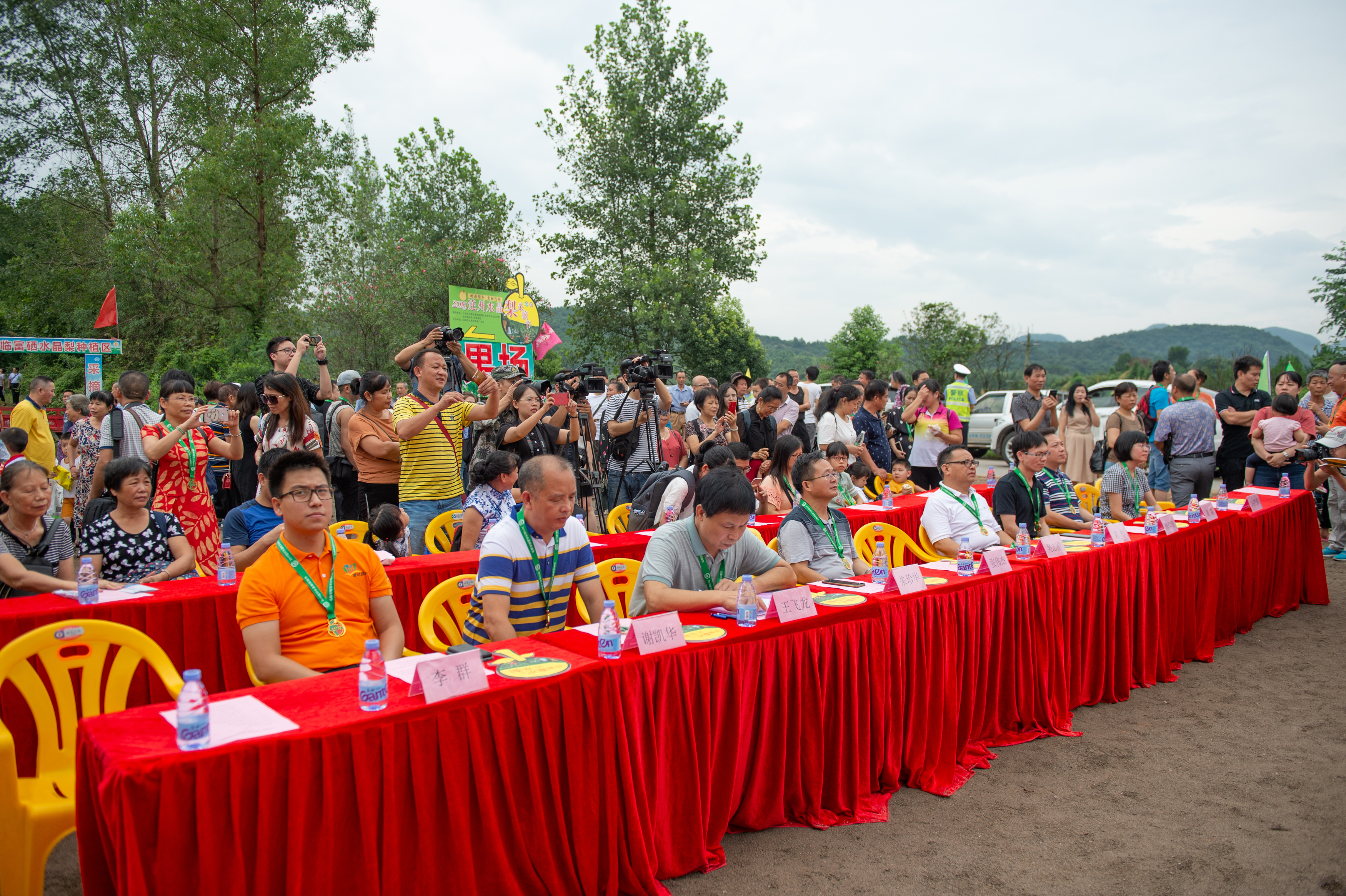 连州地下河万人尝水晶梨，2019年度不能错过的暗河佳境，汁多甜梨