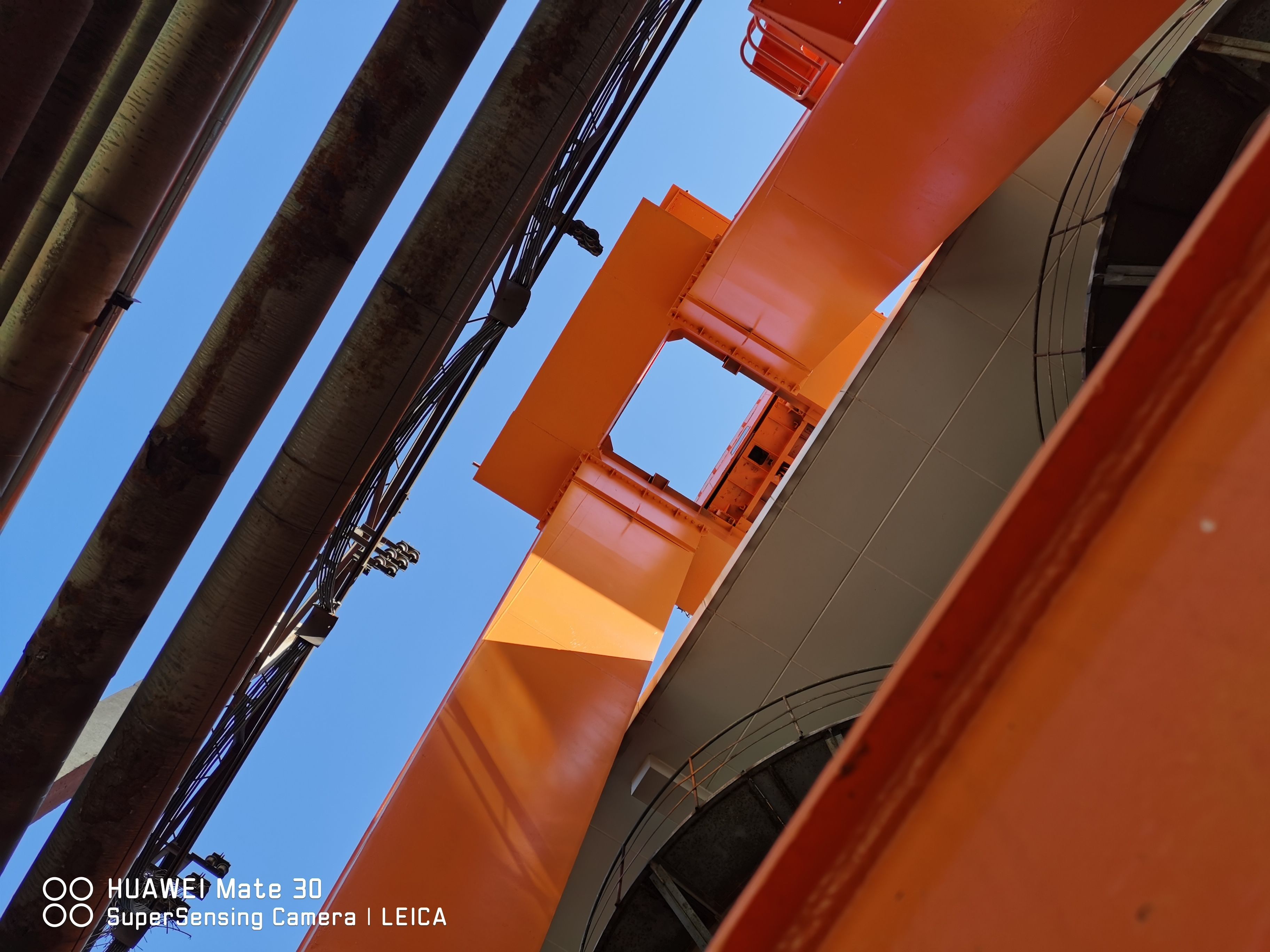 华为mate30测评苹果11,华为mate30发布麒麟990加持