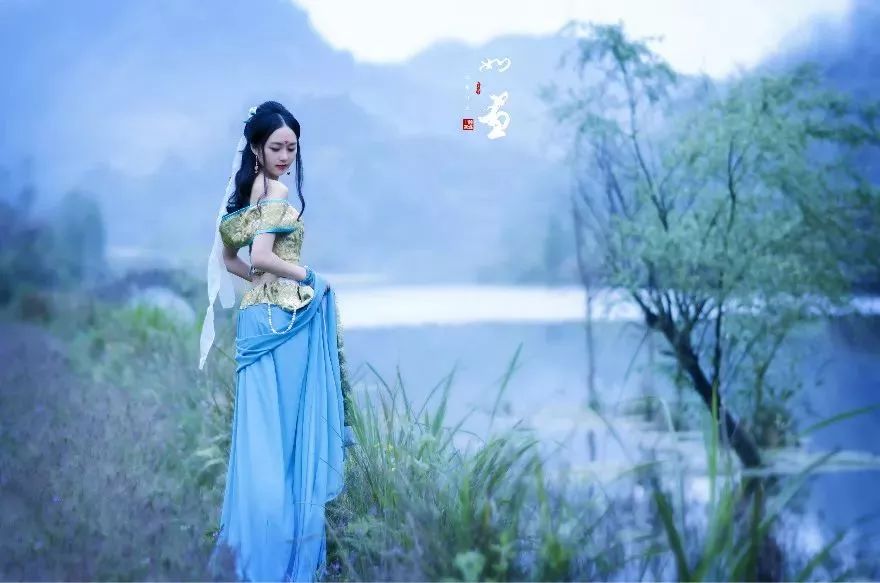 诗歌：《拥抱红尘中的暖》文/苏木半夏诵/文香竹伊