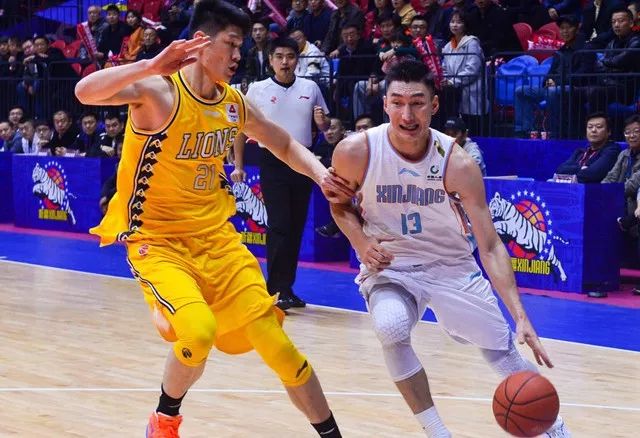 李楠20秒犯规,李楠13分11个篮板