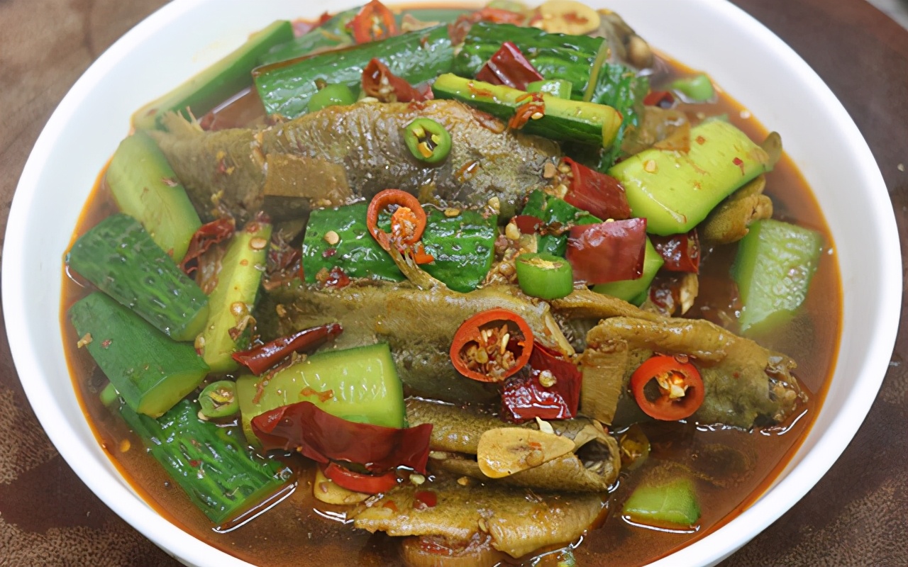 爆炒泥鳅鱼的家常做法川味,川味蒜苔炒泥鳅的家常做法