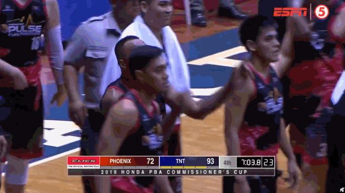 拳击击打裆部导致对方受伤,拳击打脖颈部位