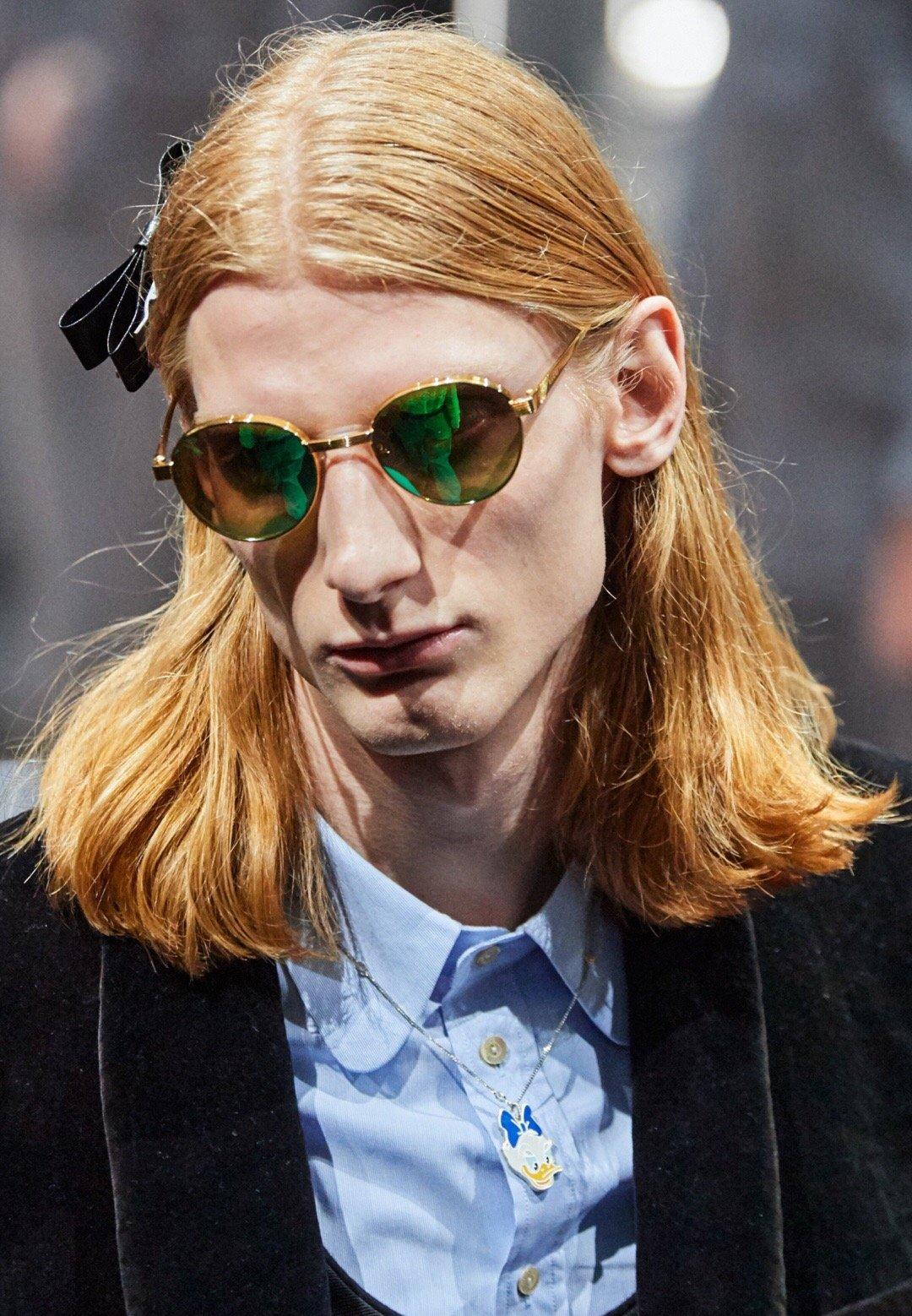 女生头上有东西,女生头上小饰品