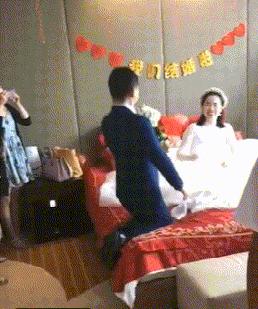 老婆在网上买了件衣服,老婆买了条裙子